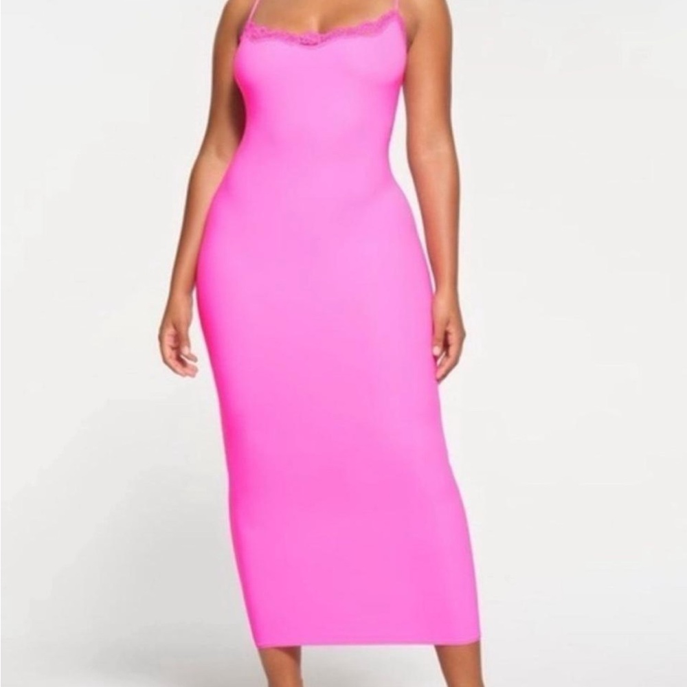 SKIMS valentines dress size medium. I bought and never wore.